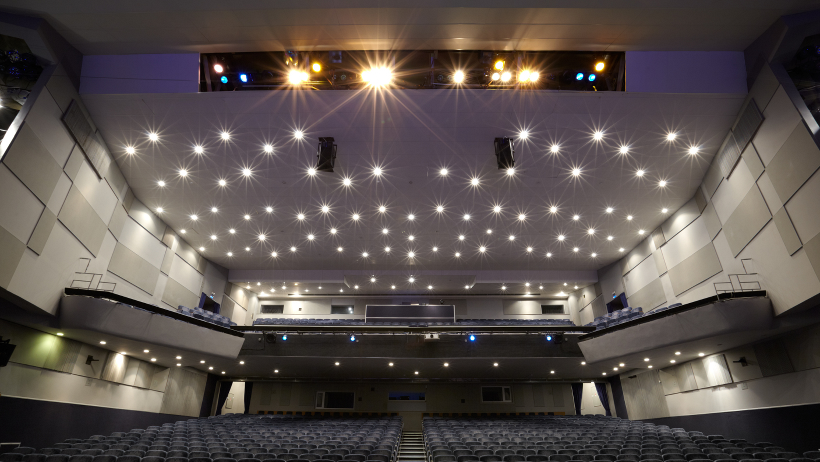 Best uses for PAR can lights in stages, churches, theaters and commercial venues